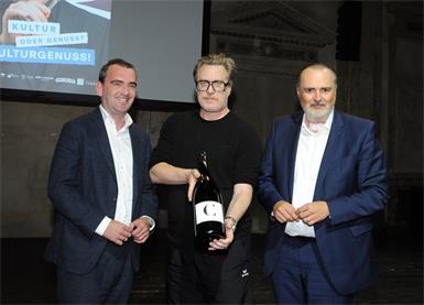 Promi-Treffen zur Premiere: „So einen Kulturgenuss spielt’s nur da!“