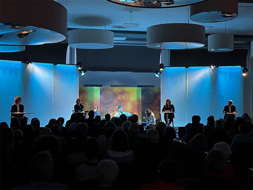 Burgenlandkroatinnen im Widerstand - auf der Bühne im Publikumsstudio 