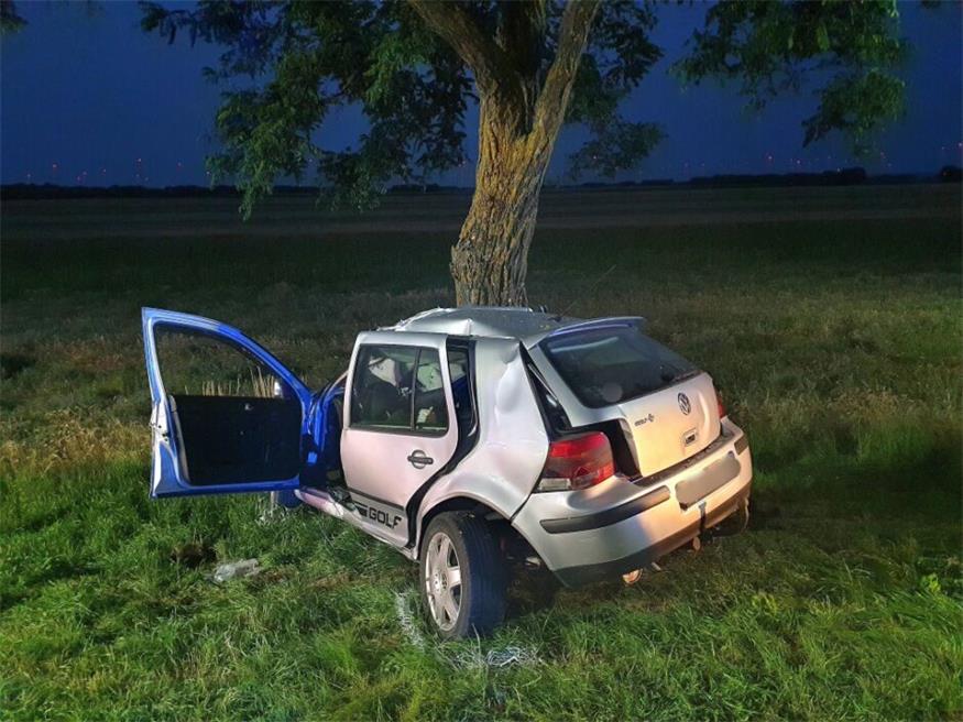 Gegen Baum geprallt: 26-Jähriger starb bei Verkehrsunfall auf B10 