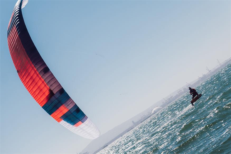 Material bremst Bontus in Long Beach aus 