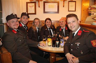 Im Feuerwehrauto zum Ballsaal in Deutsch Gerisdorf