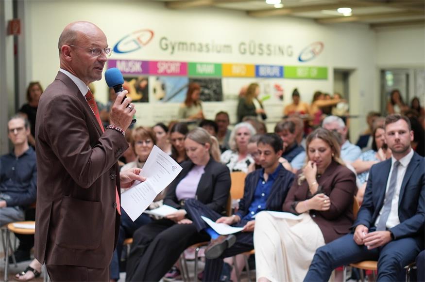 BORG Güssing: Verabschiedung der Absolventen:innen unter weißer Fahne BORG Güssing: Verabschiedung der Absolventen:innen unter weißer Fahne