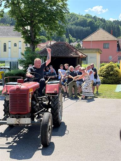 Traktorpulling einmal anders herum in Schwendgraben