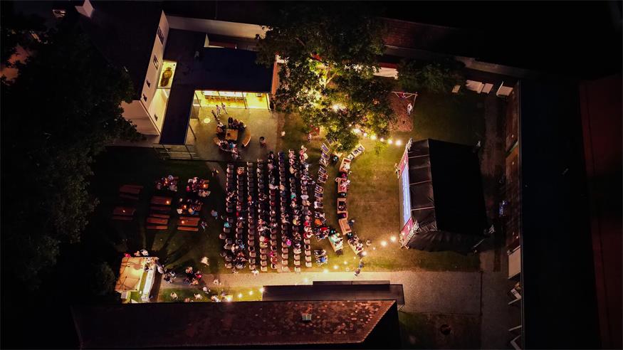 Weihnachtsfilm im Sommer, Jazz im Mondlicht - Bildein macht's einfach Weihnachtsfilm im Sommer, Jazz im Mondlicht - Bildein macht's einfach