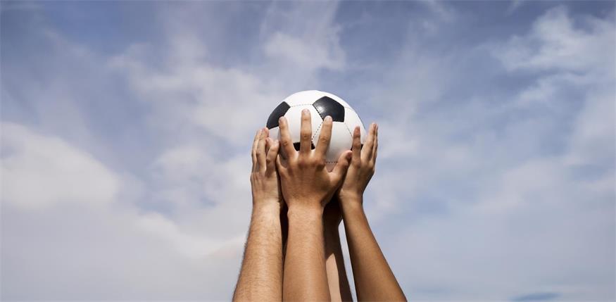 Ball auf der Leinwand, Wuchteln auf der Bühne 