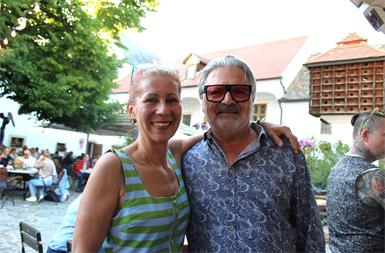 „Sitzen & Schauen“: Csello feierte im Mühlenhof die Erinnerungen