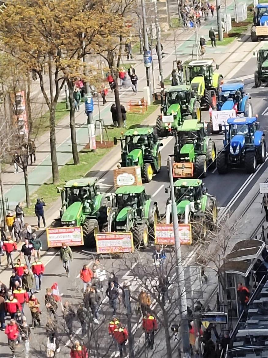 Bauernprotest aus dem Burgenland erreicht Wiens Ringstraße Bauernprotest aus dem Burgenland erreicht Wiens Ringstraße