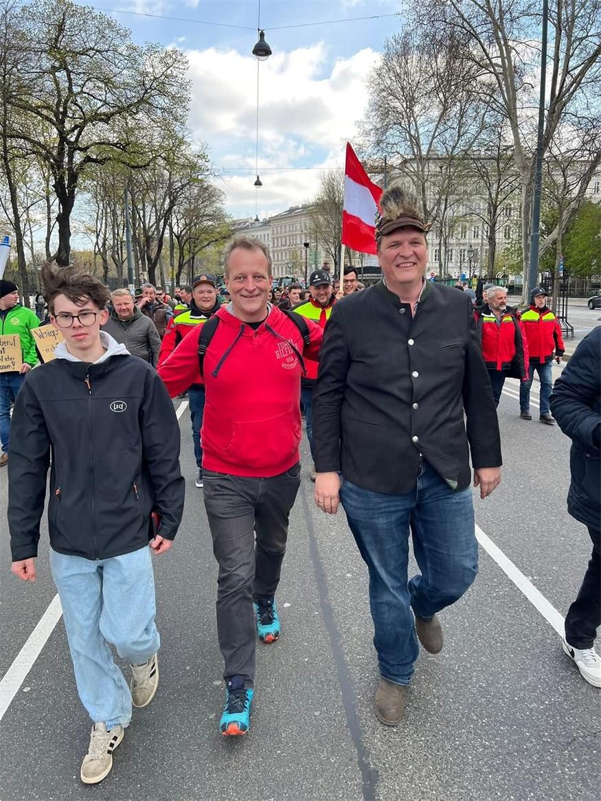 Bauernprotest aus dem Burgenland erreicht Wiens Ringstraße Bauernprotest aus dem Burgenland erreicht Wiens Ringstraße