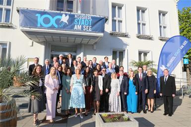 Neusiedl feiert 100 Jahre Stadt mit Festsitzung und Gala