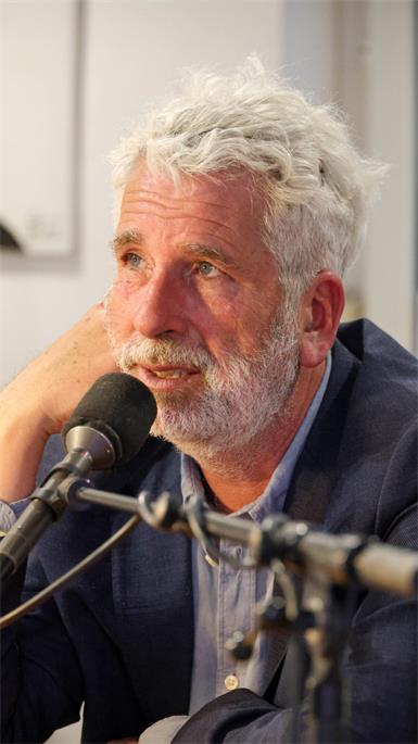 Dirk Stermann: Zwischen Bühne und „Republik der Irren“