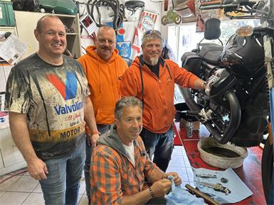 „Die Gänse“ schraubten an ihren Bikes