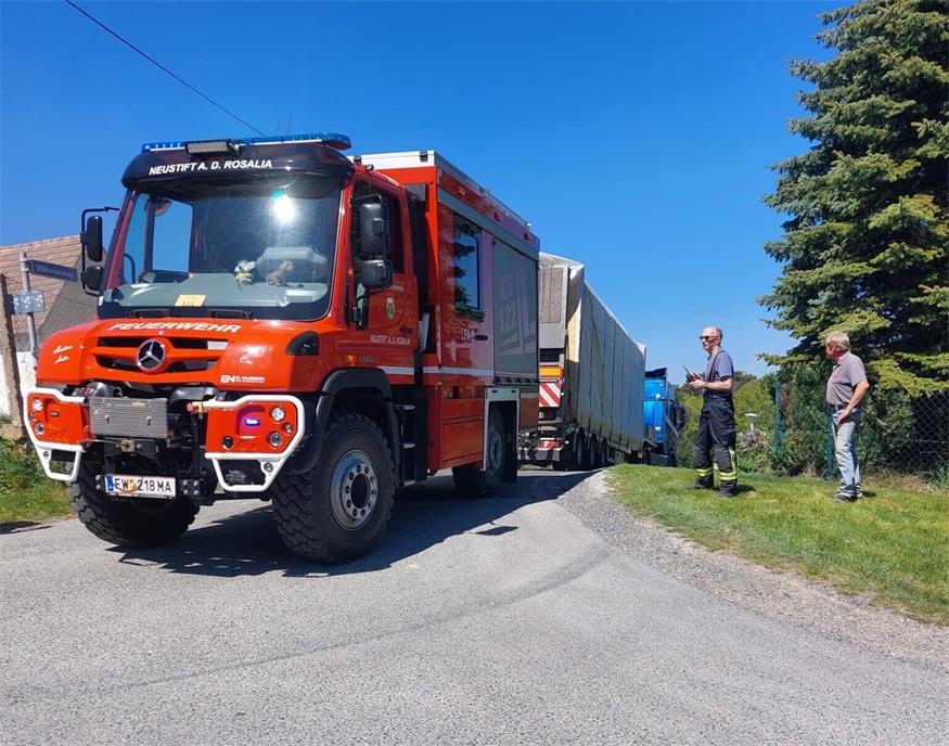 Zu schwer: Sattelschlepper blieb auf der Rosalia hängen 