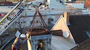 Horitschon: Storch erhält neues Nest am Gasthaus Lazarus