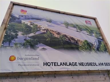 Neues Hotel beim Neusiedler Hallenbad nimmt Gestalt an