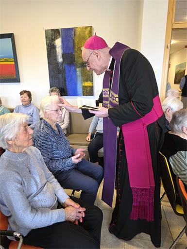 Bischof zu Besuch in Pflegeheim Zagersdorf