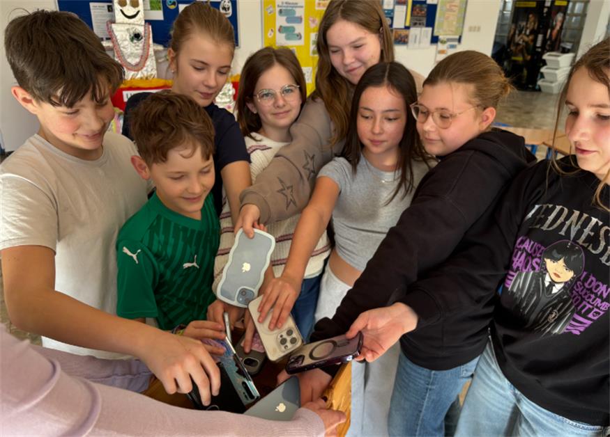 Drei Wochen ohne Handy: So erging es den Schulen im Neusiedler Bezirk Drei Wochen ohne Handy: So erging es den Schulen im Neusiedler Bezirk