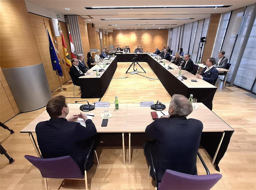 Streit schon bei Sitzung Nr. 3: Opposition geht zum Verwaltungsgericht 