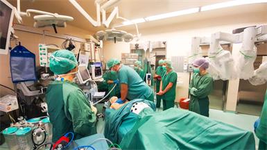 Simulationstraining und Hightech-OP für mehr Patientensicherheit