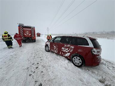 Schneechaos: Feuerwehren im Dauereinsatz