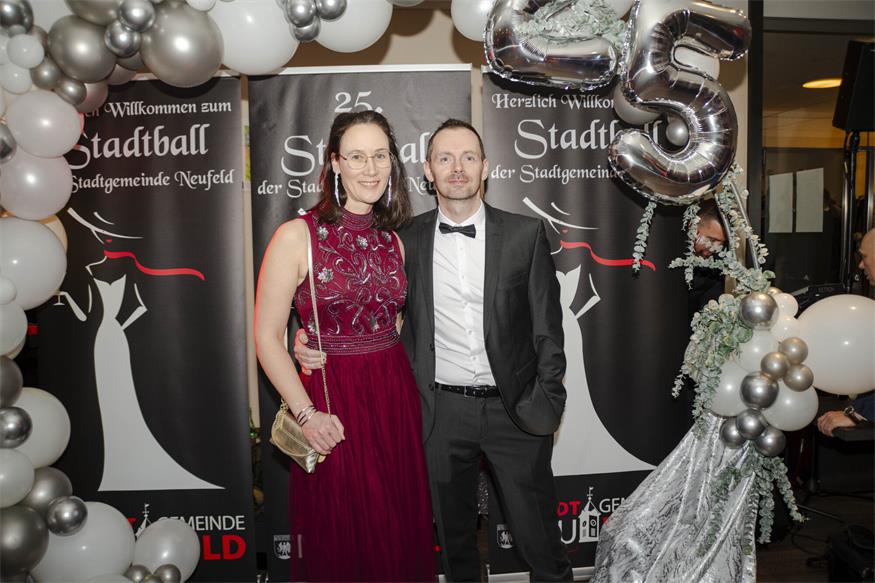 „Alles Walzer“ beim Neufelder Stadtball „Alles Walzer“ beim Neufelder Stadtball