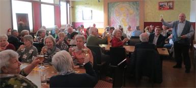 Piringsdorfer Senioren stießen mit einem Glas Wein aufs Neue Jahr an