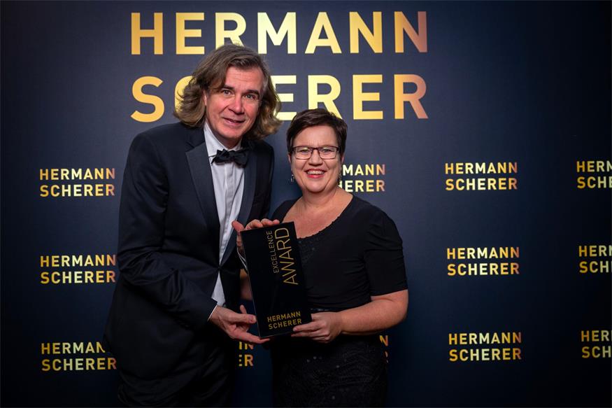 Sibylle Pinter staubte bei internationalem Speaker Slam einen Award ab 