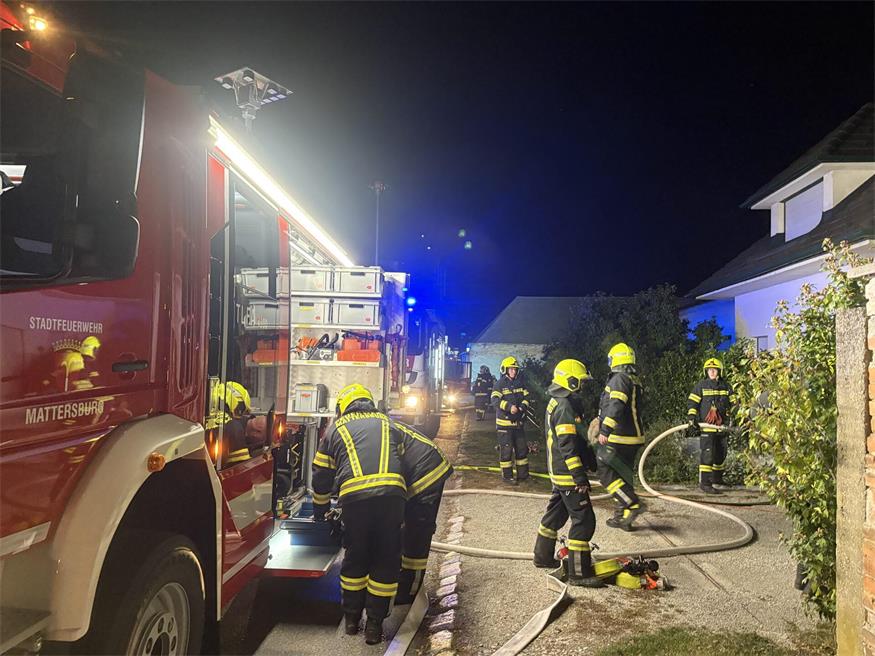 Mattersburg: 27 Feuerwehrleute bei Garagenbrand im Einsatz 