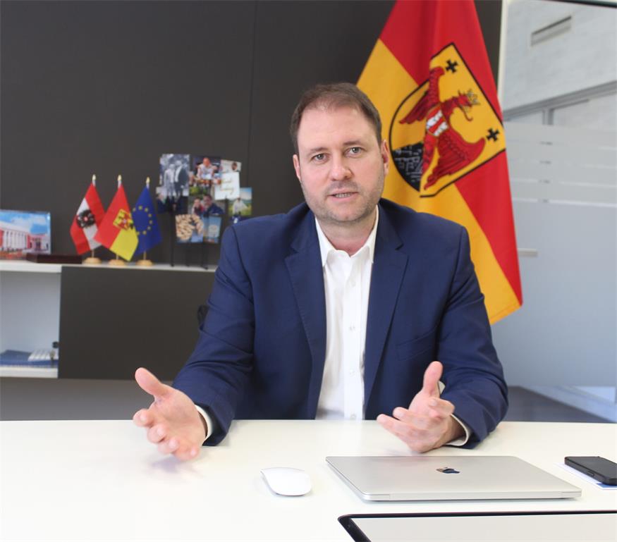 Viele Reaktionen auf rot-grünes Programm - von der Opposition bis Wien Viele Reaktionen auf rot-grünes Programm - von der Opposition bis Wien