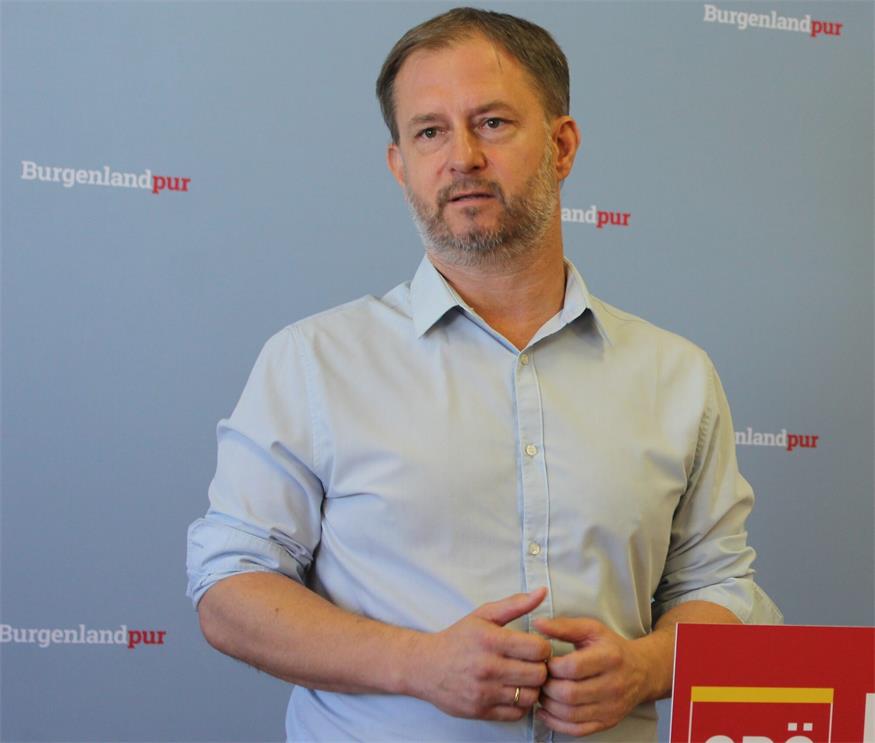 Erstes Kräftemessen: Im Landtag legen die Parteien jetzt richtig los Erstes Kräftemessen: Im Landtag legen die Parteien jetzt richtig los