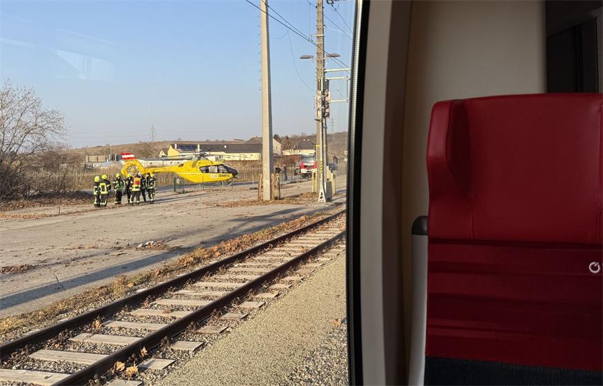 Notarzthubschrauber-Einsatz am Bahnhof Neusiedl am See 
