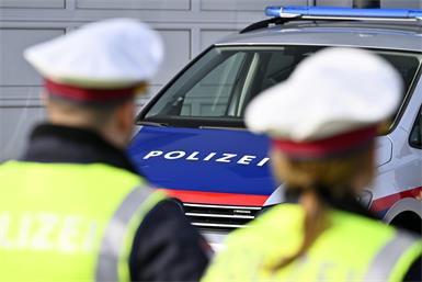 Grenzpolizei stoppt Reisebus: Defekte Lenkung und manipulierte Daten