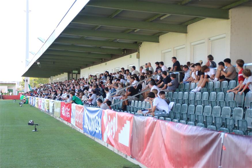 Die Parndorfer Fans feierten ihre tapferen Cup-Helden nach dem Aus Die Parndorfer Fans feierten ihre tapferen Cup-Helden nach dem Aus