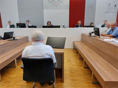 84-Jähriger hörte Stimmen und prügelte auf Schwägerin ein