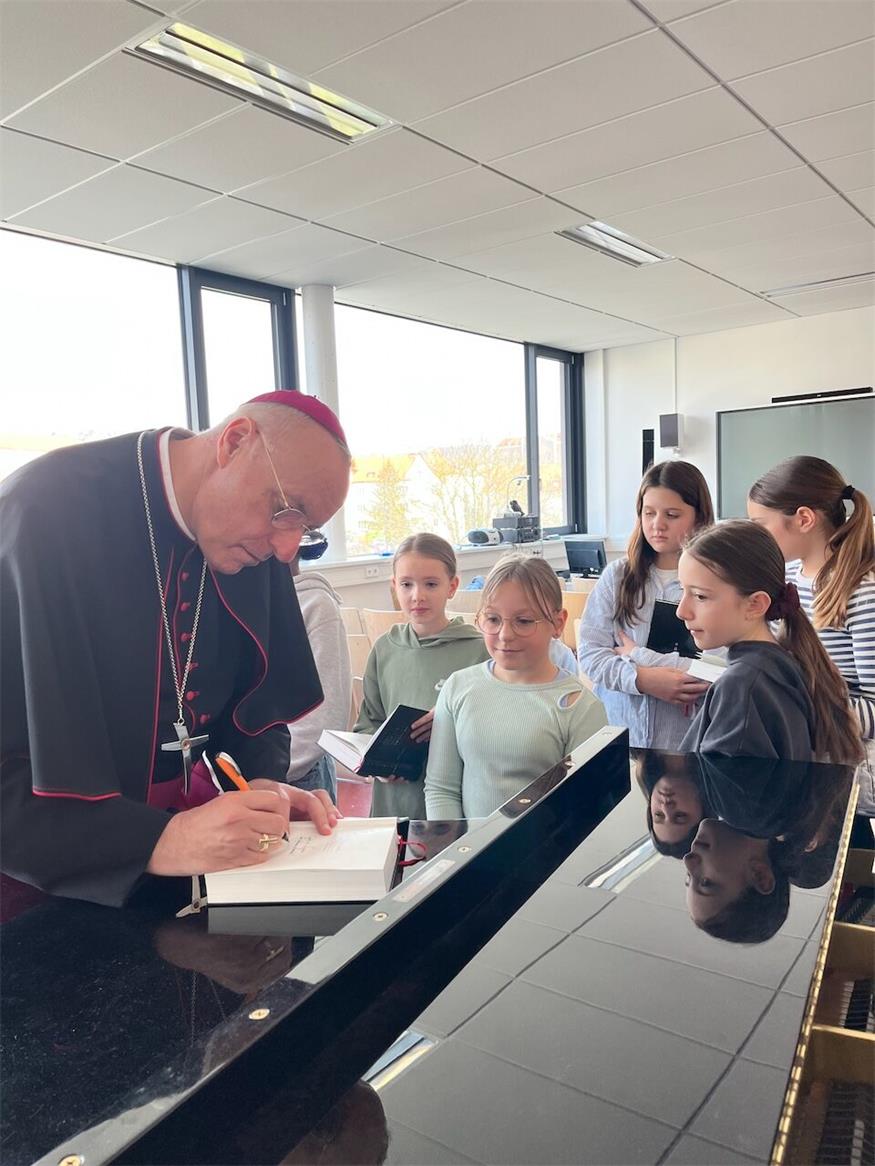 Bischof besuchte Volksschule Eisenstadt und Gymnasium Kurzwiese Bischof besuchte Volksschule Eisenstadt und Gymnasium Kurzwiese