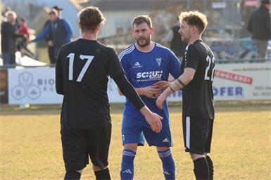 Hocharter Duo schoss Buchschachen ab