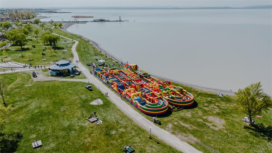 Europas längste Hüpfburg steht in Podersdorf 