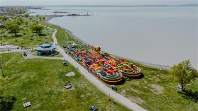 Europas längste Hüpfburg steht in Podersdorf