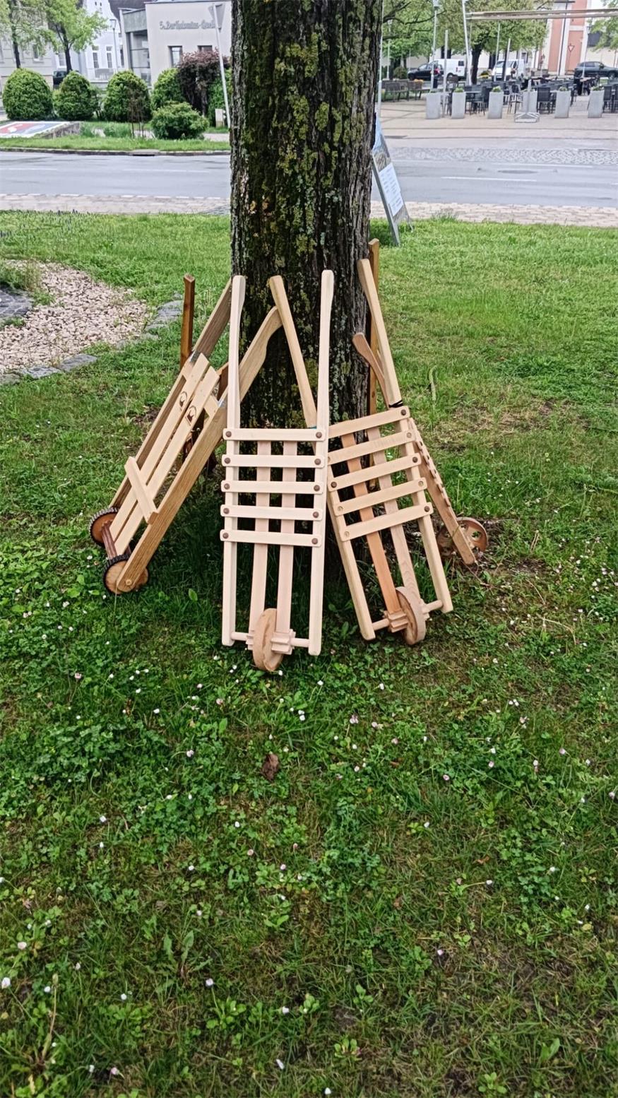 Holz statt Glockenklang – die Ratschenkinder von Illmitz Holz statt Glockenklang – die Ratschenkinder von Illmitz