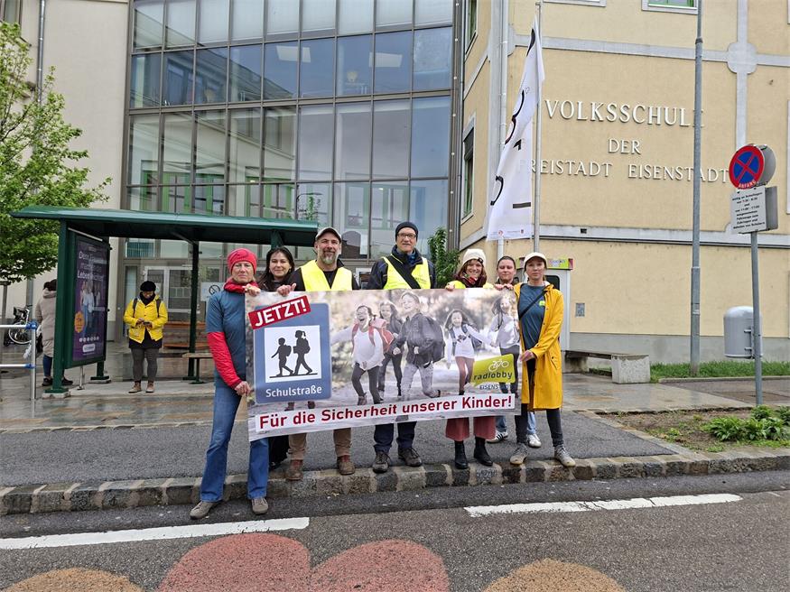 Elterntaxis als Problem: Radlobby fordert „Schulstraße“ in Eisenstadt Elterntaxis als Problem: Radlobby fordert „Schulstraße“ in Eisenstadt