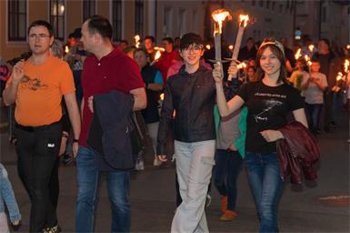 Fackelzug zum 1. Mai in Bruckneudorf und Bruck