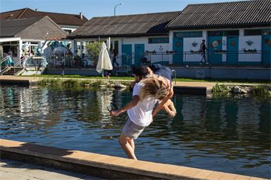 Neudorf: Bründlbad im neuen Style
