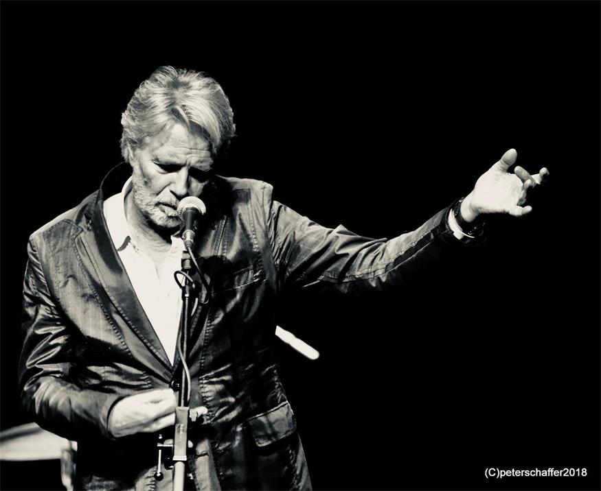 Adi Hirschal startet mit 77 Jahren nochmals musikalisch durch 