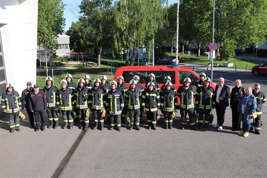 Feuerwehr Kleinhöflein übte Verhalten bei einem Baumarkt-Brand 