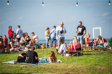 Grenzenlos feiern beim VinoBeats-Festival in Fertörakos