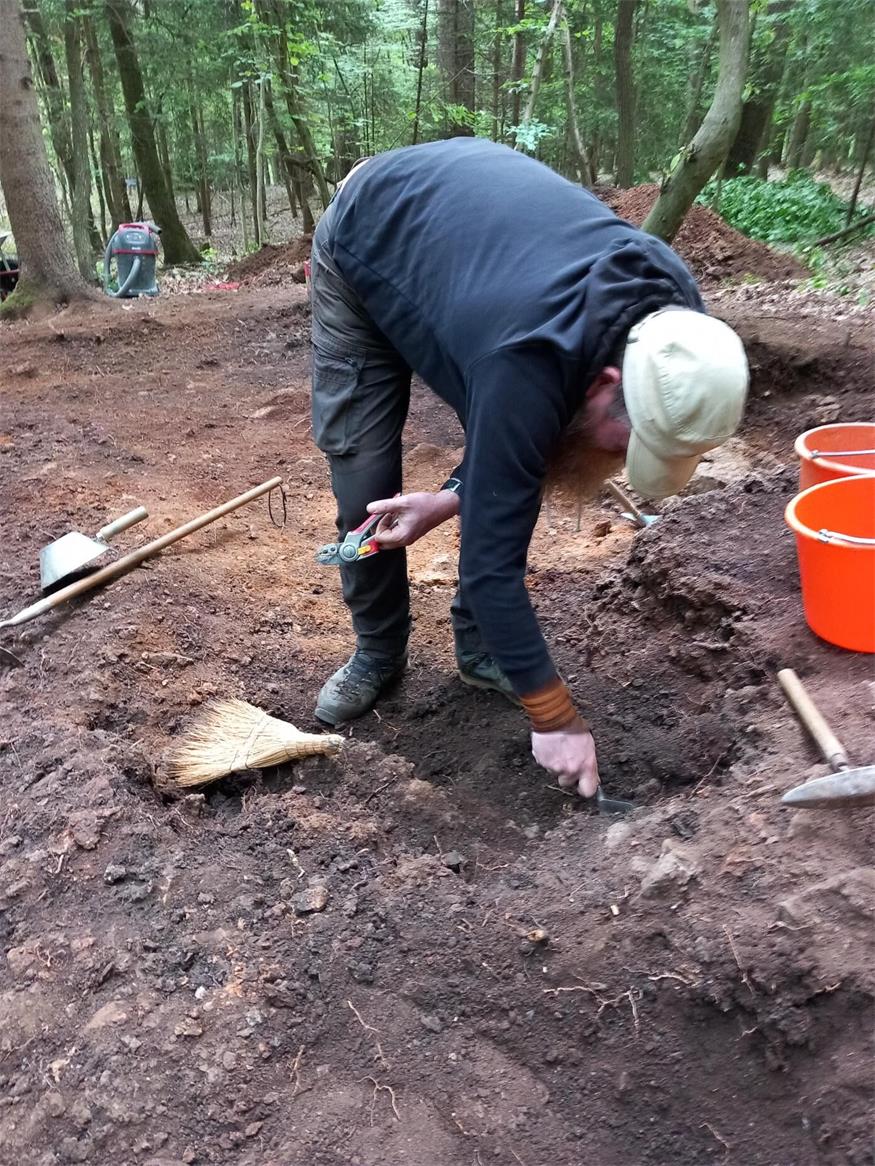 Rennofen aus der Eisenzeit in Tschurndorf entdeckt Rennofen aus der Eisenzeit in Tschurndorf entdeckt