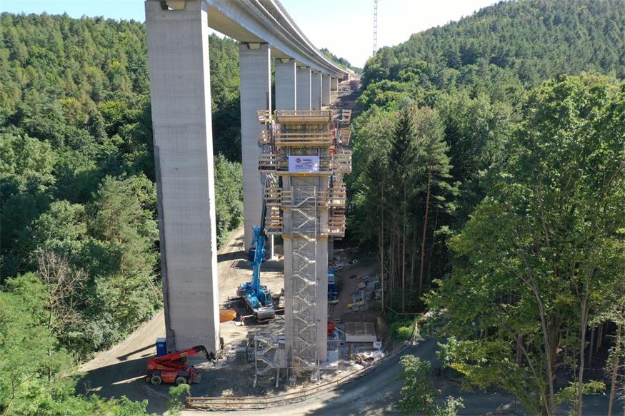Talübergänge S 31: Weiterer Meilenstein bei Fertigstellung erreicht 