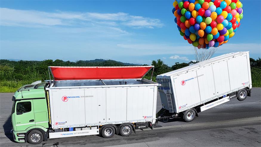 Bild mit Symbolcharakter: Peischl Fahrzeugbau hat einen besonders leichten Schubboden-Sattelauflieger entwickelt.