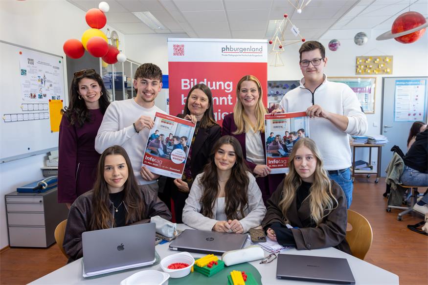 Bildtext: Sabine Weisz (Rektorin PPH Burgenland, 4.vl) und Landesrätin Daniela Winkler (6. vl) mit Studentinnen und Studenten der PPH Burgenland.