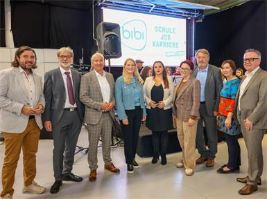 Bildungslandesrätin Daniela Winkler eröffnete gemeinsam mit Vertreterinnen und Vertretern aus Bildung, Wirtschaft und Politik die BiBi 2026 im Messezentrum Oberwart. 