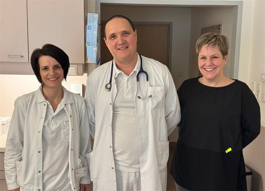 Biomedizinische Analytikerin Elisabeth Handler, Oberarzt Laszlo Czumbil und Kathrin Hoschopf gehören zum Team des Schlaflabors.